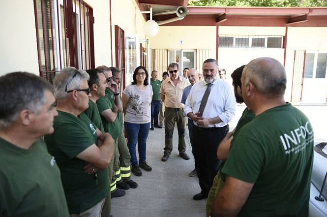 Pablo García con miembros del Infoca (JUNTA)