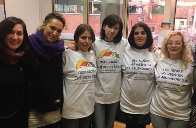 Miembros de infancia libre (ELDIESTRO.ES)