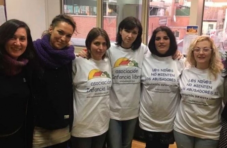 Miembros de infancia libre (ELDIESTRO.ES)