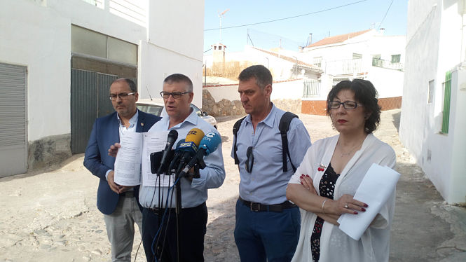 Jesús Lorente, Alcalde de Guadix ha visitado una de las calles donde se harán obras (AYTO. GUADIX(