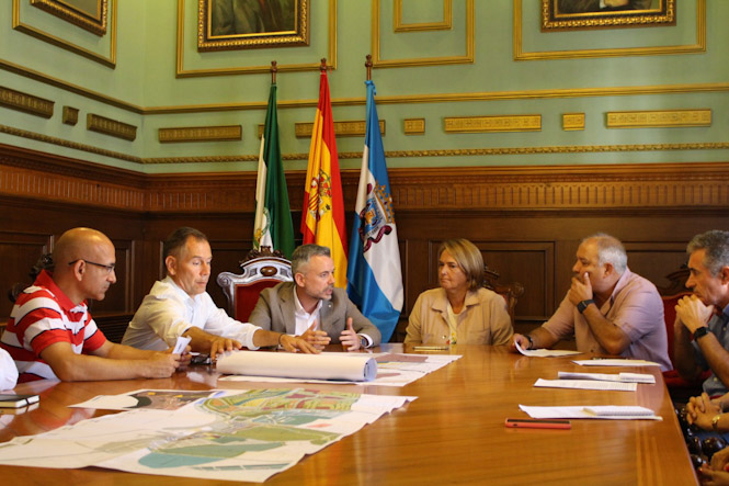 Reunión del Ayuntamiento de Motril con los representantes hoteleros (AYTO. MOTRIL) 