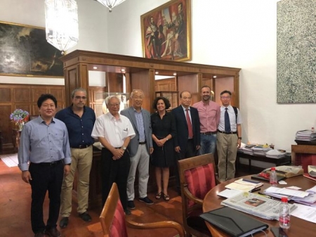 Pilar Aranda con los rectores de las universidades asiaticas que ha firmado los convenios (UGR)