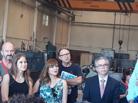 Virginia Fernández, delegada territorial de Empleo, Formación, Trabajo Autónomo, y de Economía, Conocimiento, Empresas y Universidad de la Junta de Andalucía ja visitado Tubocás (JUNTA)
