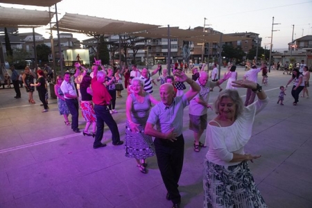 Mayores de Armilla durante el baile (AYTO. ARMILLA)