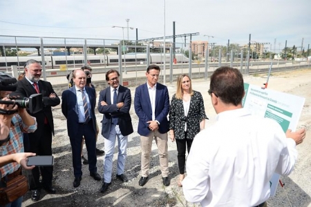 Luis Salvador ha acudido al inicio de las obras en el Estación de Renfe (JUNTA)