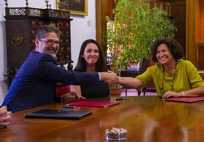 Firma del convenio entre la UGR y Cajasur (UGR) 