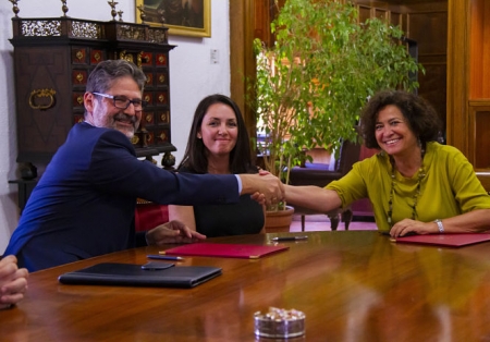 Firma del convenio entre la UGR y Cajasur (UGR) 