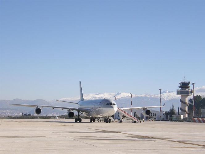 Un avión en el Aeropuerto Federico  García Lorca