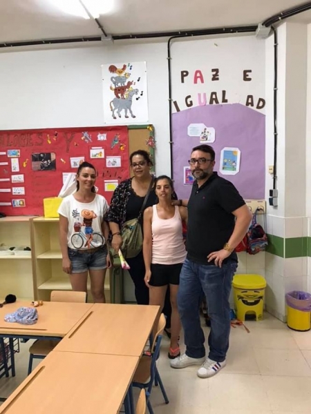 El Alcalde de Vegas del Genil, Leandro Martín ha visitado la Escuela de Verano (AYTO. VEGAS DEL GENIL)