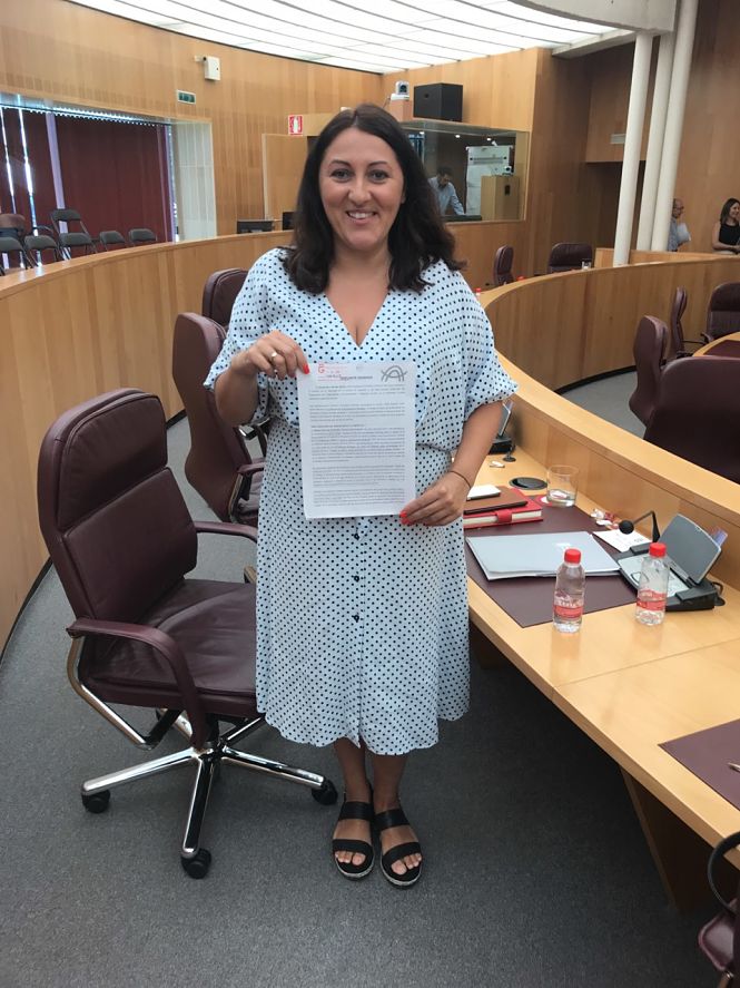 Alejandra Durán con la Moción planteada (ADELANTE ANDALUCÍA) 