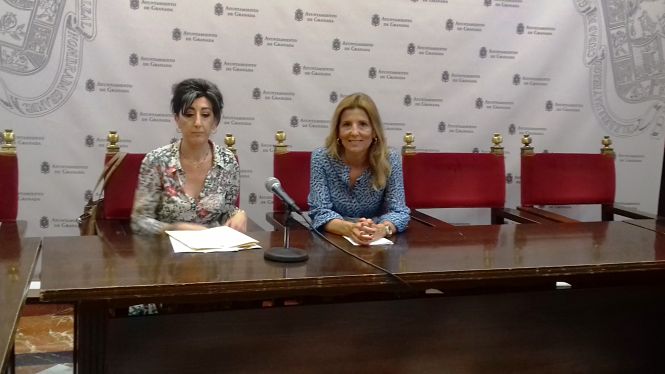 Eva Martín y Amparo Castellar en rueda de prensa (AYTO. GRANADA) 