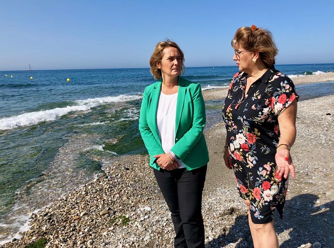 Luisa García Chamorro ha visitado Playa Poniente (AYTO. MOTRIL)