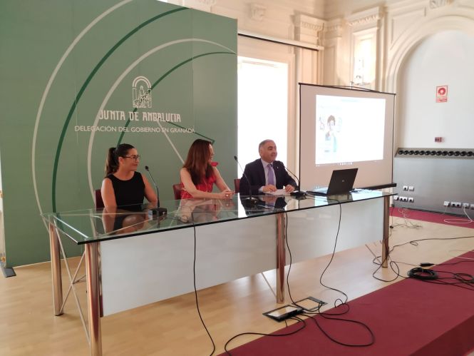 El delegado territorial de Educación, Deporte, Igualdad, Políticas Sociales y Conciliación, Antonio Jesús Castillo en rueda de prensa (JUNTA)