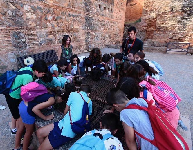 Niños participan en el programa Verano en la Alhambra (JUNTA DE ANDALUCÍA)