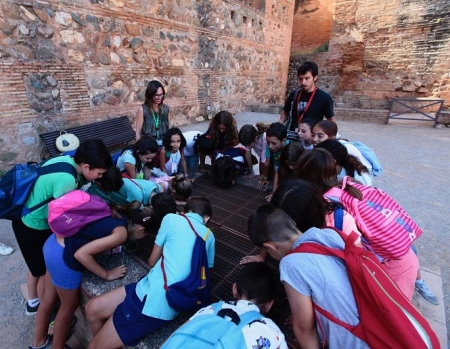 Niños participan en el programa Verano en la Alhambra (JUNTA DE ANDALUCÍA)