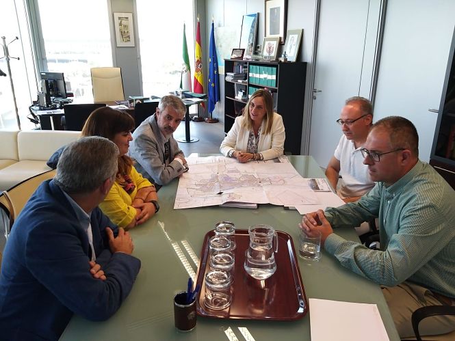 El Alcalde de Órgiva se ha reunido con la consejera de fomento,, Marifran Carazo (AYTO.ÓRGIVA)