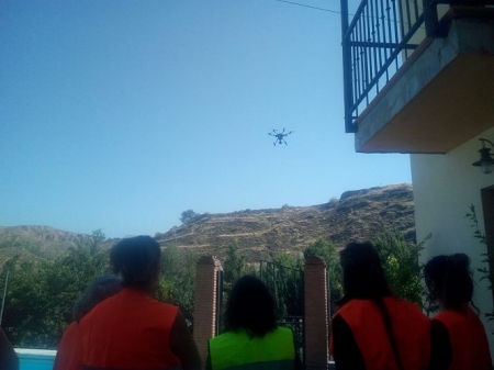 Las alumnas durante el curso de pilota de dron organizado por el Ayuntamiento de Monachil (AYTO. MONACHIL)