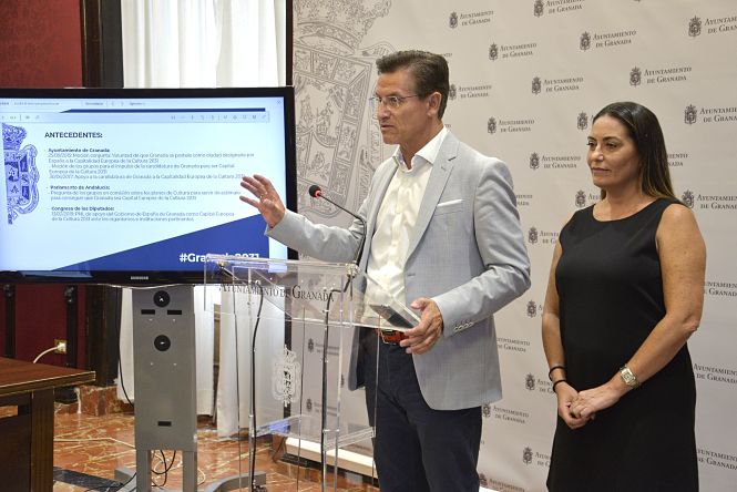 Luis Salvador en rueda de prensa (JAVIER ALGARRA)