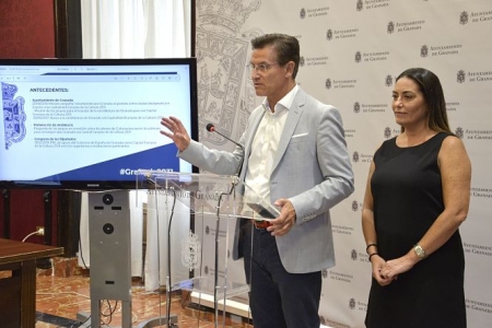 Luis Salvador en rueda de prensa (JAVIER ALGARRA)