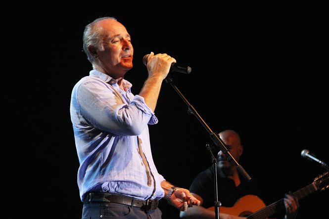 Momento de la actuación de José Manuel Soto (AYTO. ALMUÑÉCAR) 