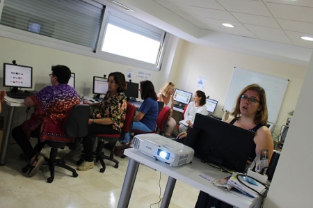 usuarios/as de los centros Guadalinfo  que programan actividades para todas las edades durante el verano (CFR) 