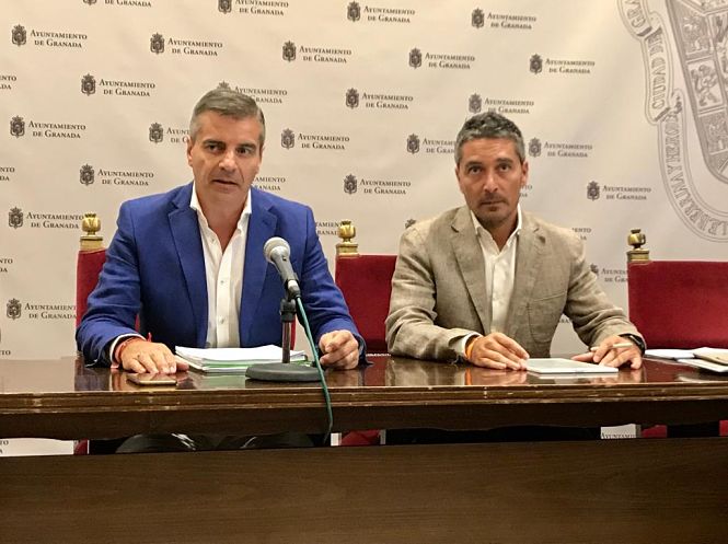 César Díaz y Manuel Olivares en rueda de prensa (AYTO. GRANADA)