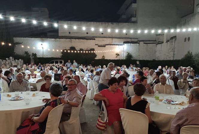 Cena de mayores celebrada en Montefrío (AYTO. MONTEFRIO)