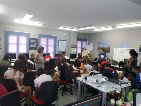 Participantes en uno de los talleres veraniegos de Monachil (AYTO. MONACHIL)