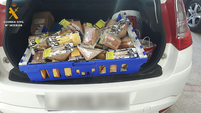 Parte del cargamento robado (GUARDIA CIVIL)