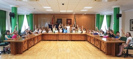 Niños y niñas durante su visita al Ayuntamiento (AYTO. ARMILLA) Niños y niñas durante su visita al Ayuntamiento (AYTO. ARMILLA)