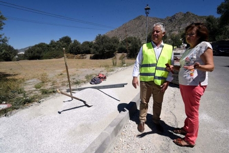 José María Villegas durante su visita a Nigüelas (R. MARTÍNEZ /DIPGRA) 