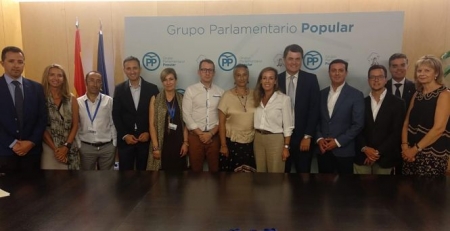 Reunión de miembros del PP con representantes  la Asociación contra la Despoblación del Territorio (PP)