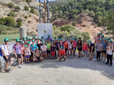 Los vecinos de Vegas del Genil esta mañana en el Caminito del Rey (AYTO. VEGAS DEL GENIL) 