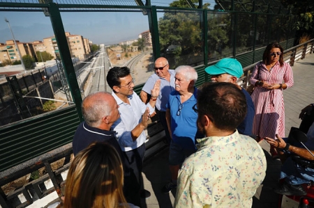Francisco Cuenca durante su visita al Camino de Ronda (PSOE)