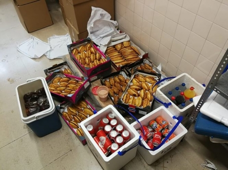 Cómida y bebida incautada por la Policía Local (POLICÍA LOCAL DE GRANADA)