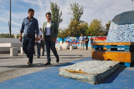 Miembros del PSOE visitan el botellódromo (PSOE) 