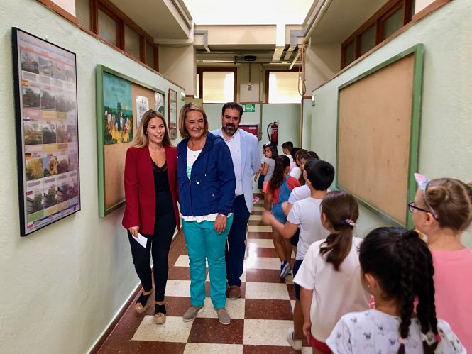 Luisa García Chamorro ha visitado el colegio Antonio Garvayo Dinelli (AYTO. MOTRIL)