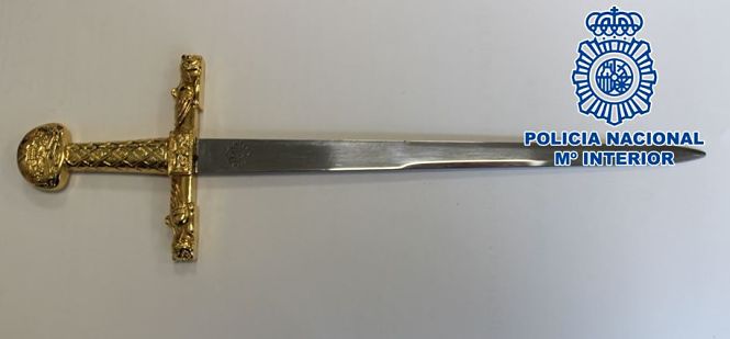 Abrecartas con que se perpetró el atraco (POLICÍA NACIONAL) 