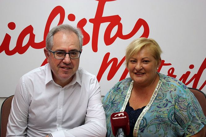 Francisco Ruiz y Susana Feixas en rueda de prensa (PSOE MOTRIL) 