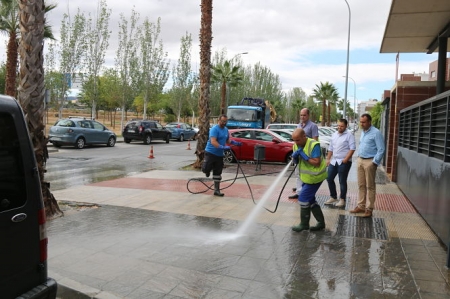 Nuevo servicio de baldeo a presión para limpiar las calles de Alhendín (AYTO. ALHENDÍN) 