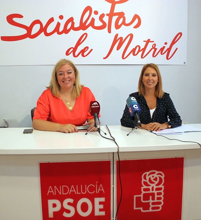 Flor Almón y Gádor Domínguez en rueda de prensa (PSOE MOTRIL)