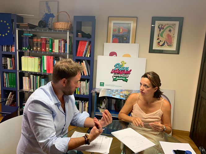 Reunión institucional entre el Ayuntamiento de Almuñécar y el IAJ (AYTO. ALMUÑÉCAR)