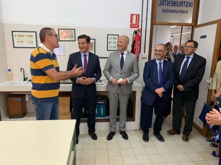El consejero de educación, Javier Imbroda y Luis Salvador han inagurado el curso en Secundaria (AYTO. GRANADA)