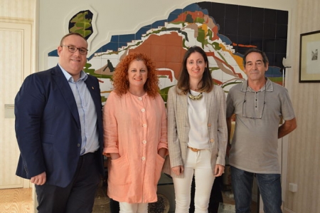 Mari Carmen Fernández durante la visita a Salobreña (AYTO. SALOBREÑA) Mari Carmen Fernández durante la visita a Salobreña (AYTO. SALOBREÑA)