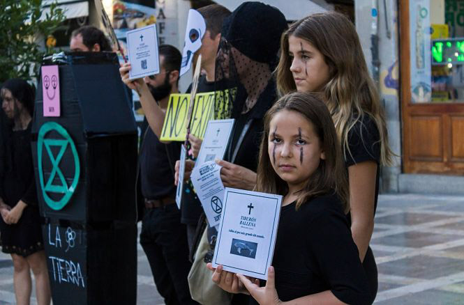 Funeral simbólico organizado por Extinction Rebellion Granada (IRENE PÉREZ)
