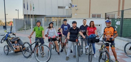 Escolares que esta mañana se han desplazado en bicicleta a su colegio en Cúllar Vega dentro de esta campaña (AYTO. CÚLLAR VEGA)