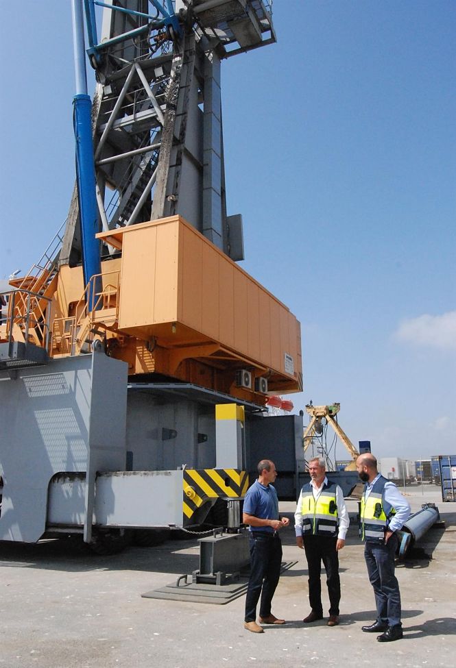 Nueva grúa del Puerto de Motril (AUTORIDAD PORTUARIA)