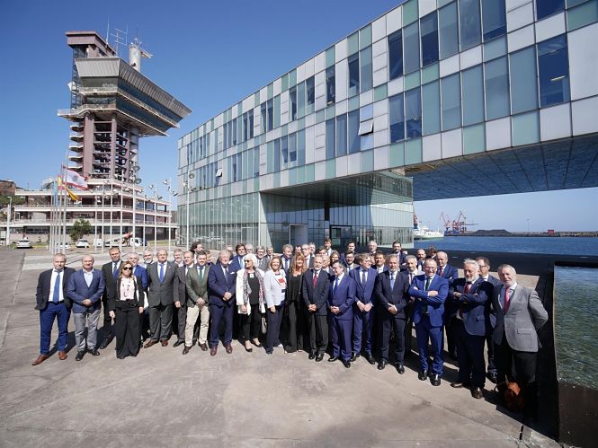 Participantes en la reunión celebrada en Gijón (PUERTO DE MOTRIL)