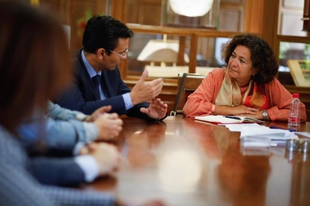 Reunión entre Francisco Cuenca y Pilar Aranda (PSOE) 