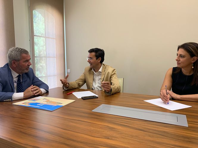 El presidente de la autoridad portuaria, José Garcia Fuentes se ha reunido con Francisco Cuenca (PSOE)